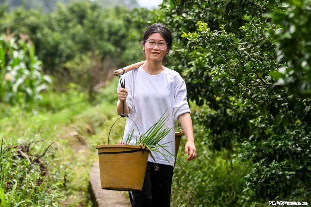 全网追的“扁担女孩”，找了一份暑假工，时薪12元 - 柳州生活资讯 - 柳州28生活网 liuzhou.28life.com