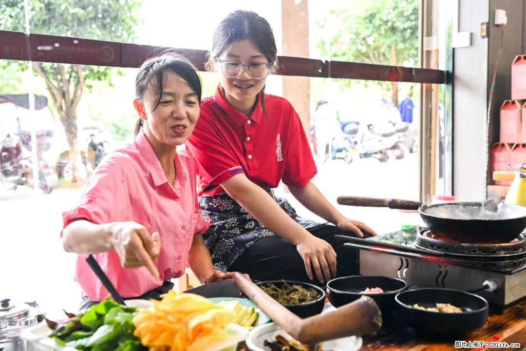 全网追的“扁担女孩”，找了一份暑假工，时薪12元 - 柳州生活资讯 - 柳州28生活网 liuzhou.28life.com